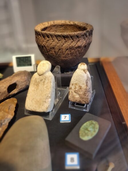 Roman figurines and pots